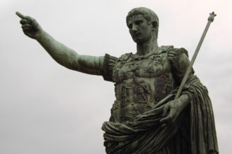 Roma'da Augustus Heykeli